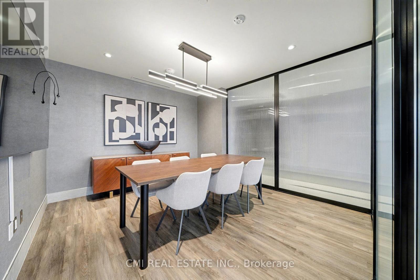 311 - 185 Deerfield Road N, Newmarket, ON - Indoor Photo Showing Dining Room