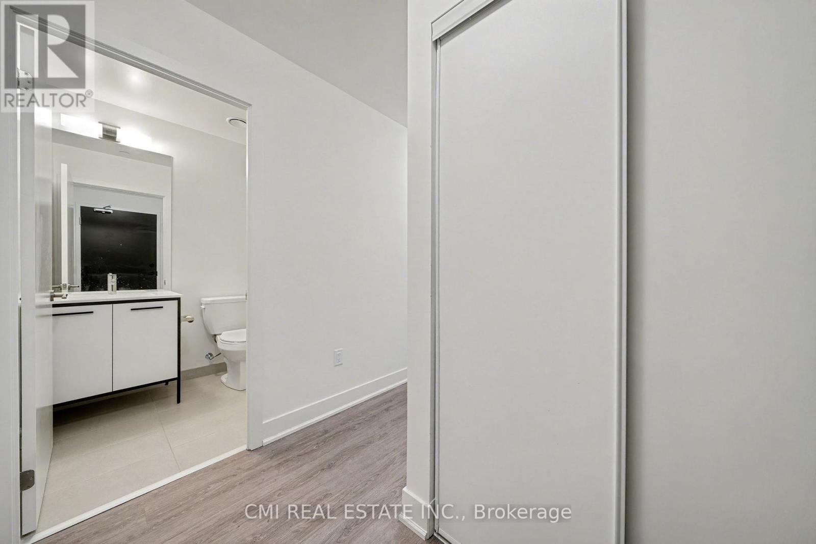 311 - 185 Deerfield Road N, Newmarket, ON - Indoor