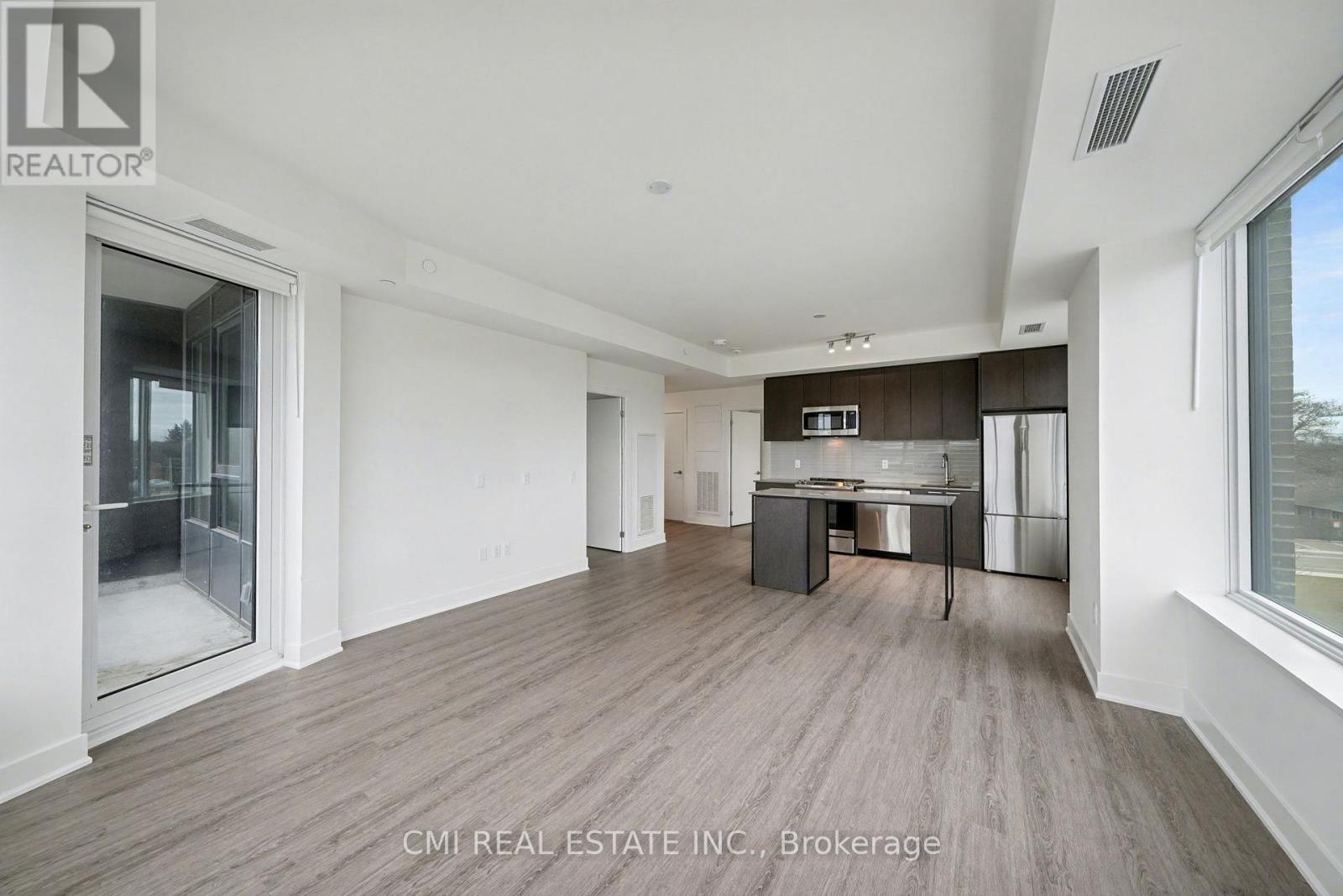 311 - 185 Deerfield Road N, Newmarket, ON - Indoor Photo Showing Kitchen