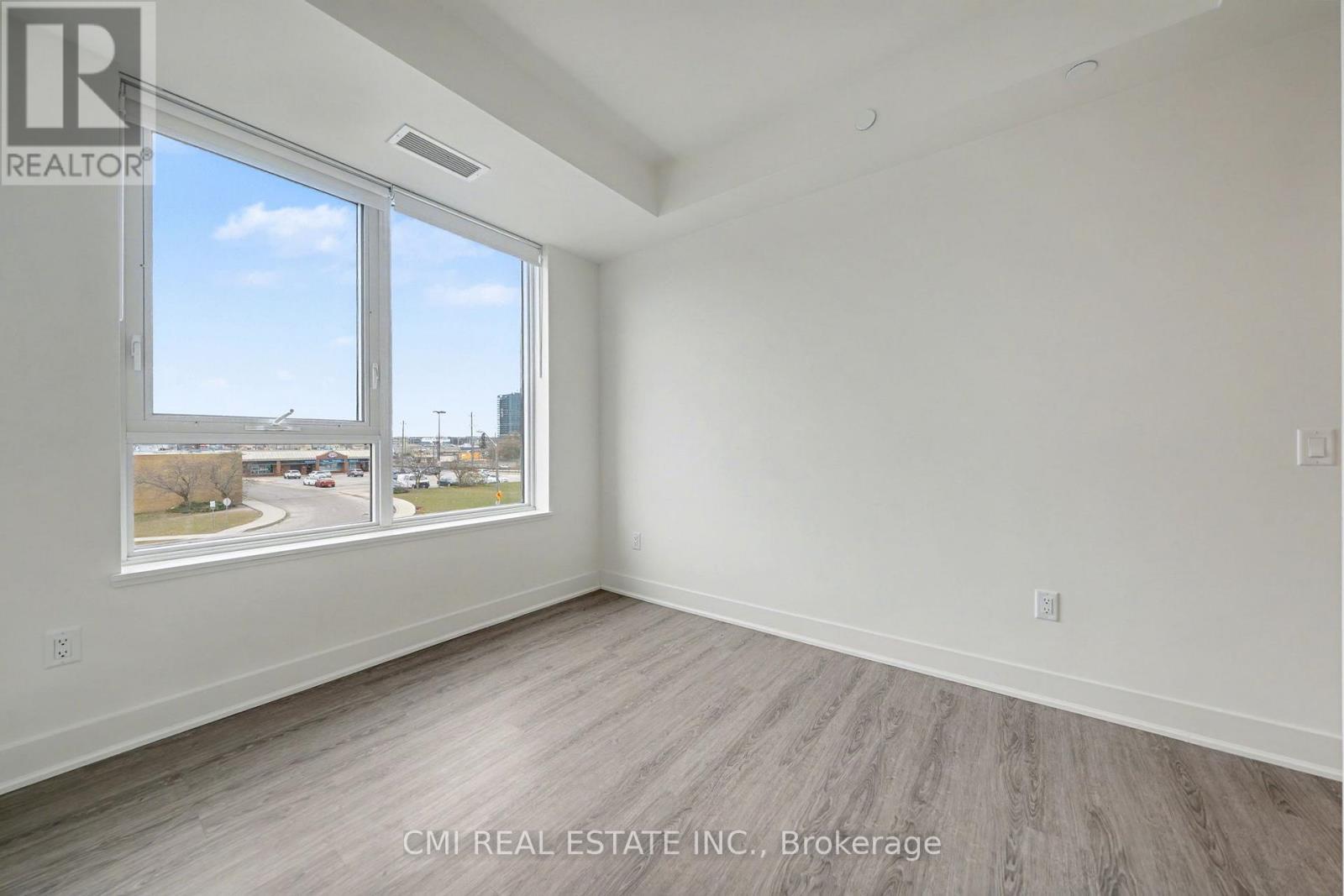 311 - 185 Deerfield Road N, Newmarket, ON - Indoor Photo Showing Other Room