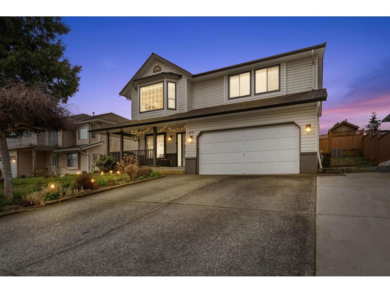 32110 Rogers Avenue, Abbotsford, BC - Outdoor With Facade