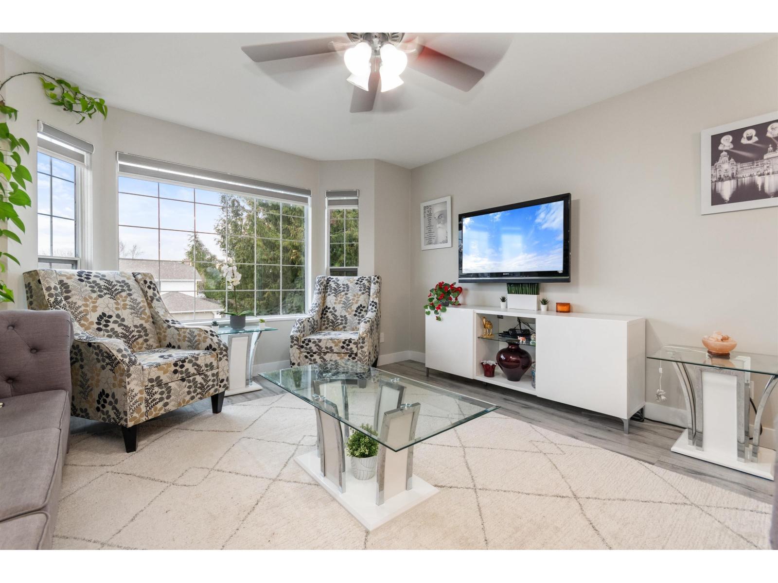 32110 Rogers Avenue, Abbotsford, BC - Indoor Photo Showing Living Room