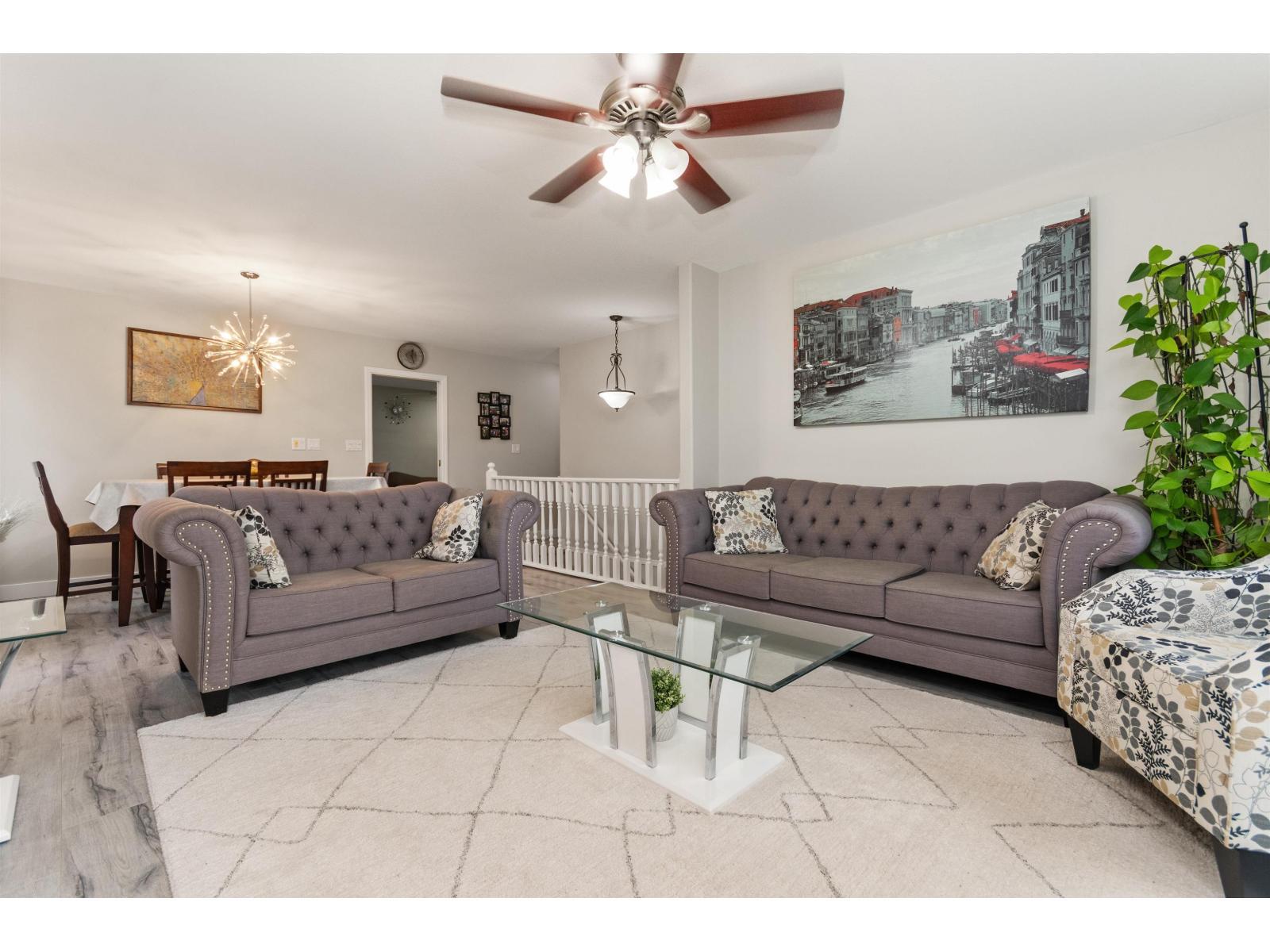 32110 Rogers Avenue, Abbotsford, BC - Indoor Photo Showing Living Room