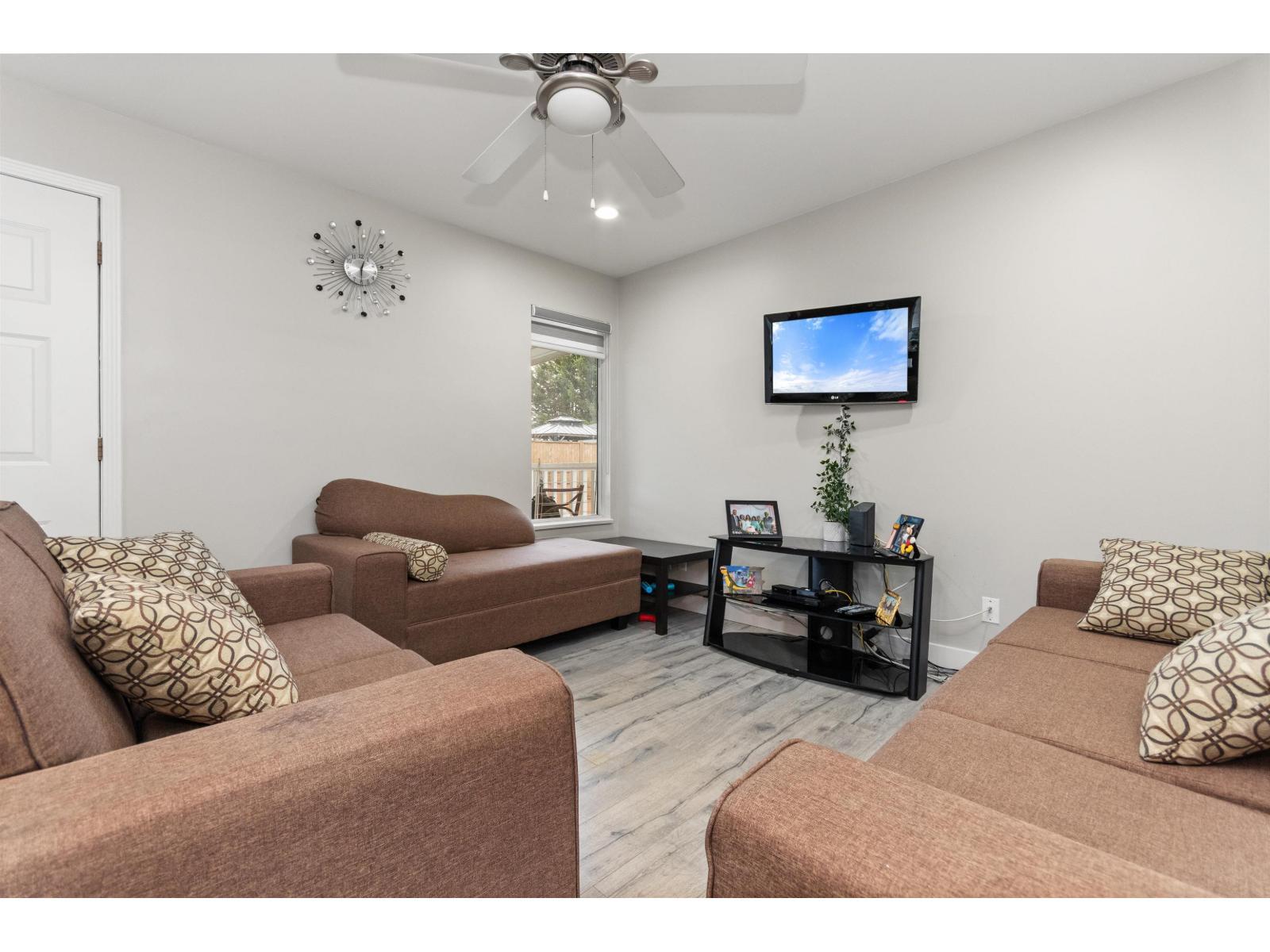 32110 Rogers Avenue, Abbotsford, BC - Indoor Photo Showing Living Room