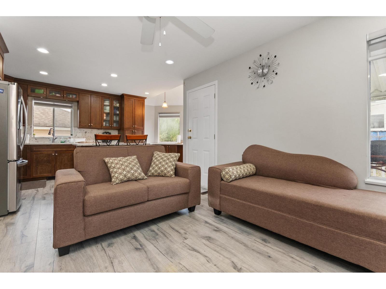 32110 Rogers Avenue, Abbotsford, BC - Indoor Photo Showing Living Room