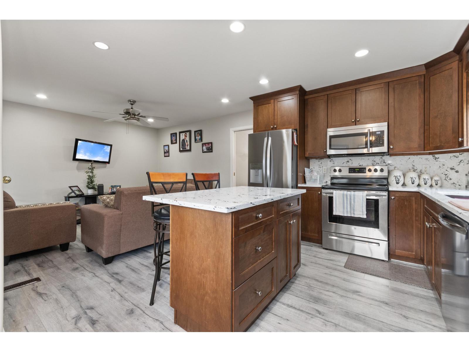 32110 Rogers Avenue, Abbotsford, BC - Indoor Photo Showing Kitchen