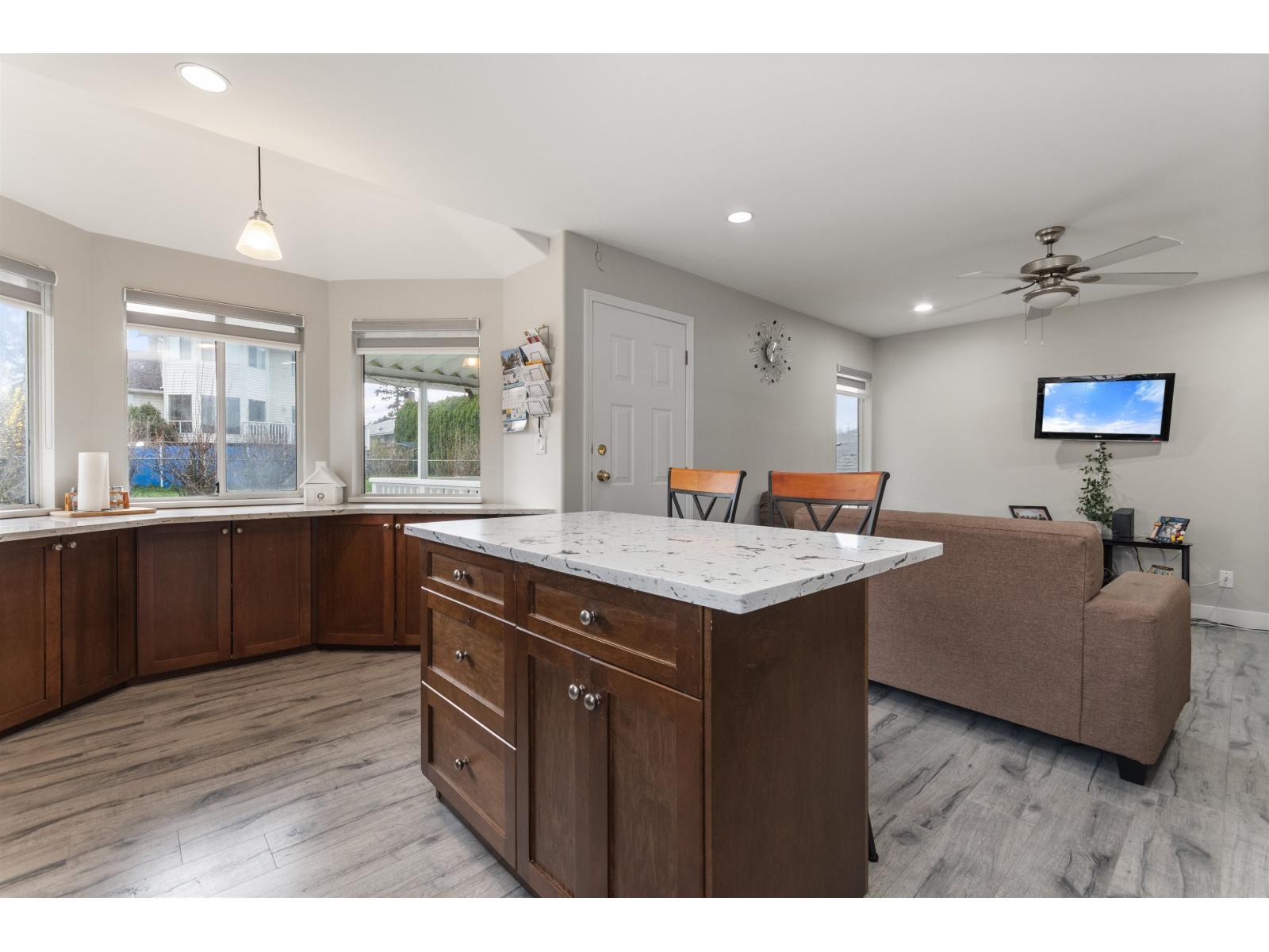 32110 Rogers Avenue, Abbotsford, BC - Indoor