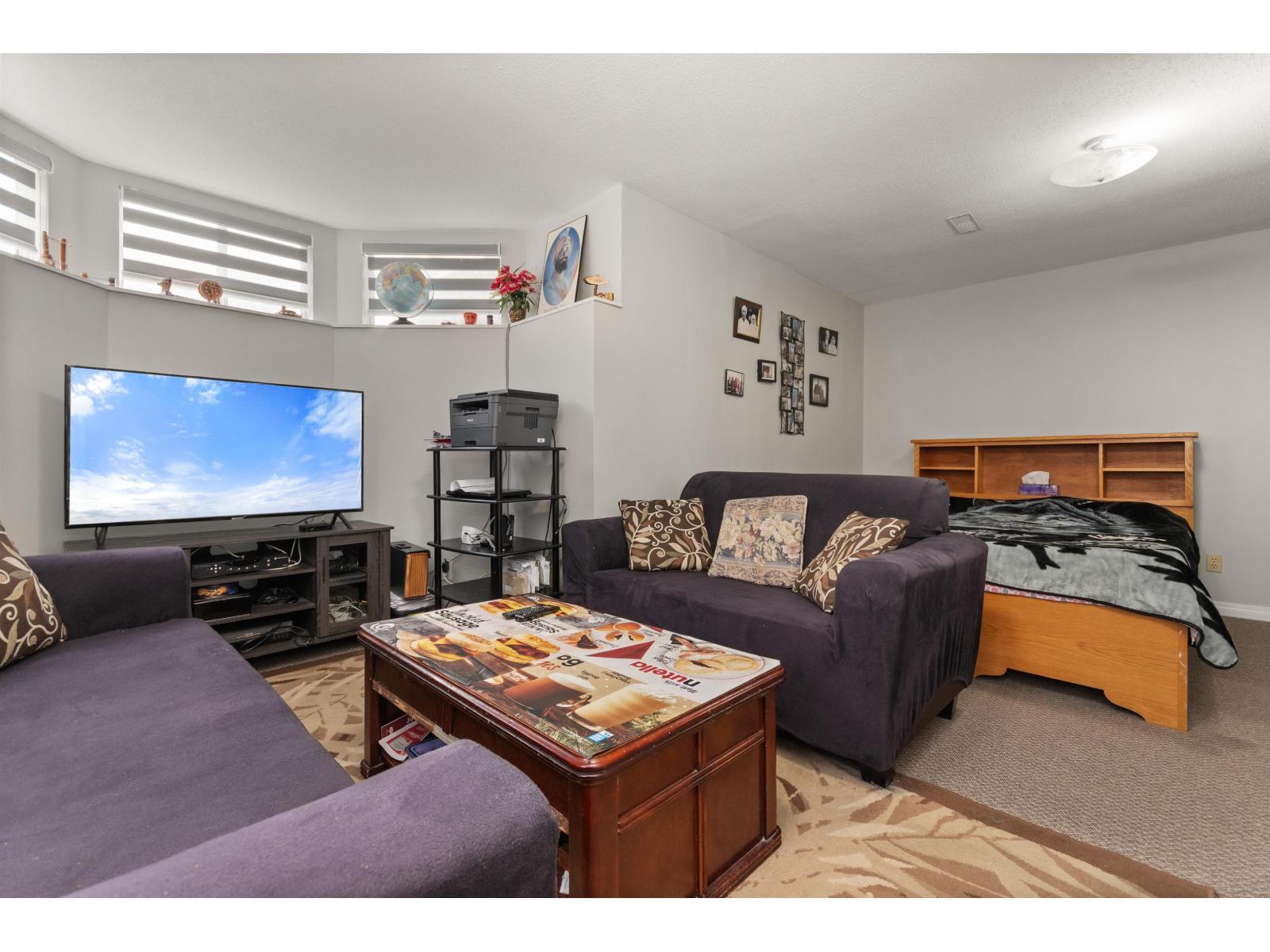 32110 Rogers Avenue, Abbotsford, BC - Indoor Photo Showing Living Room