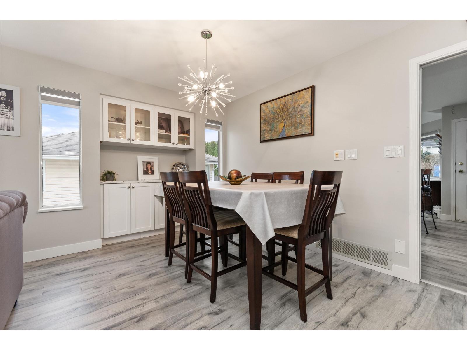 32110 Rogers Avenue, Abbotsford, BC - Indoor Photo Showing Dining Room