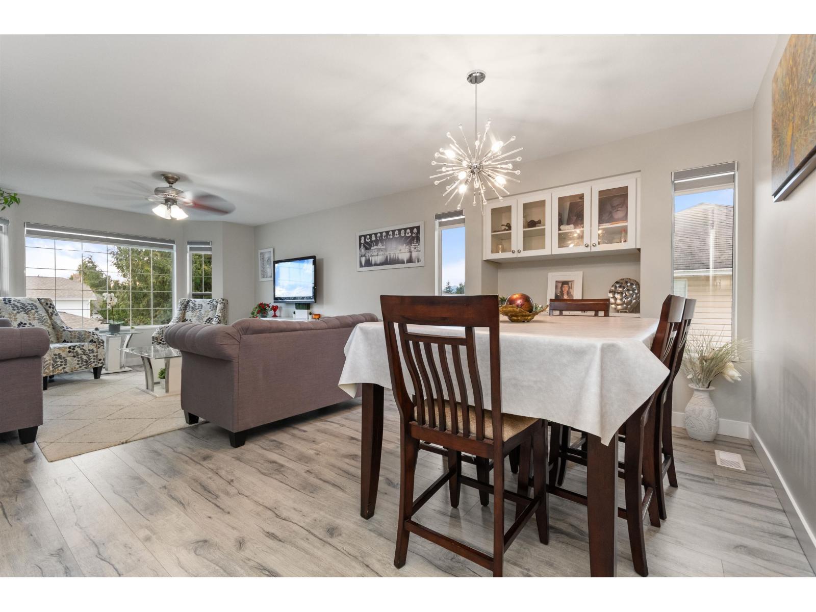 32110 Rogers Avenue, Abbotsford, BC - Indoor