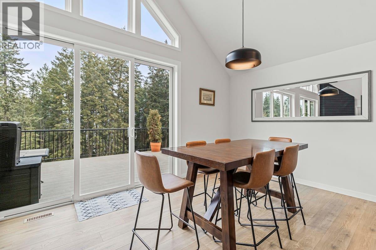 3040 Cedar Drive, Blind Bay, BC - Indoor Photo Showing Dining Room