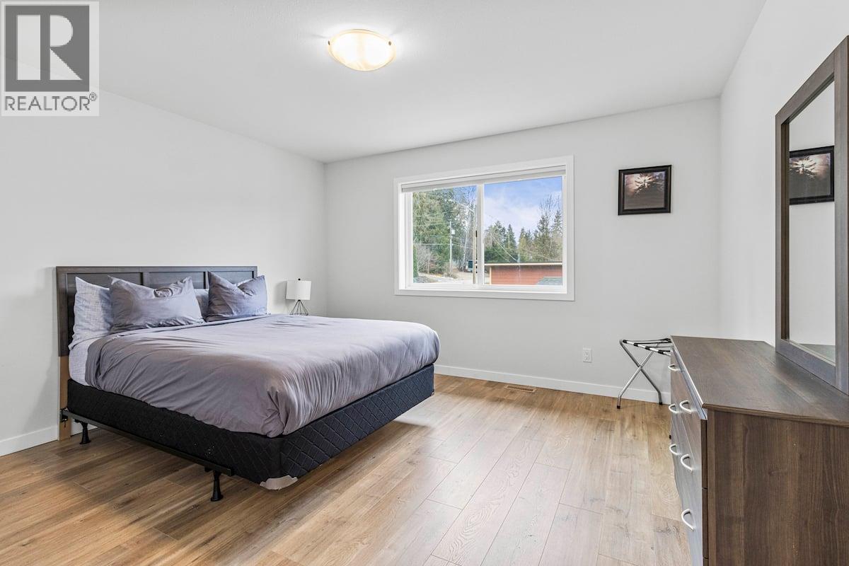 Bedroom #3 upstairs - 3040 Cedar Drive, Blind Bay, BC - Indoor Photo Showing Bedroom