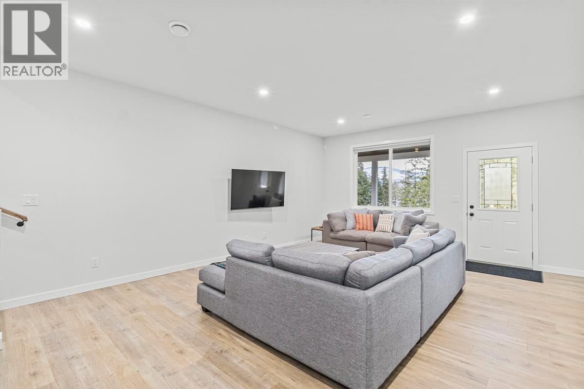 Family room - 3040 Cedar Drive, Blind Bay, BC - Indoor Photo Showing Living Room