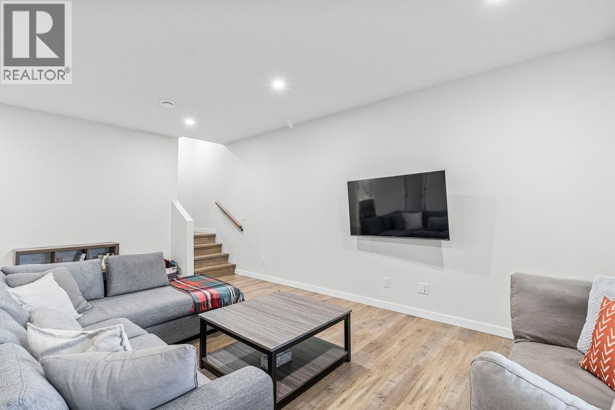 3040 Cedar Drive, Blind Bay, BC - Indoor