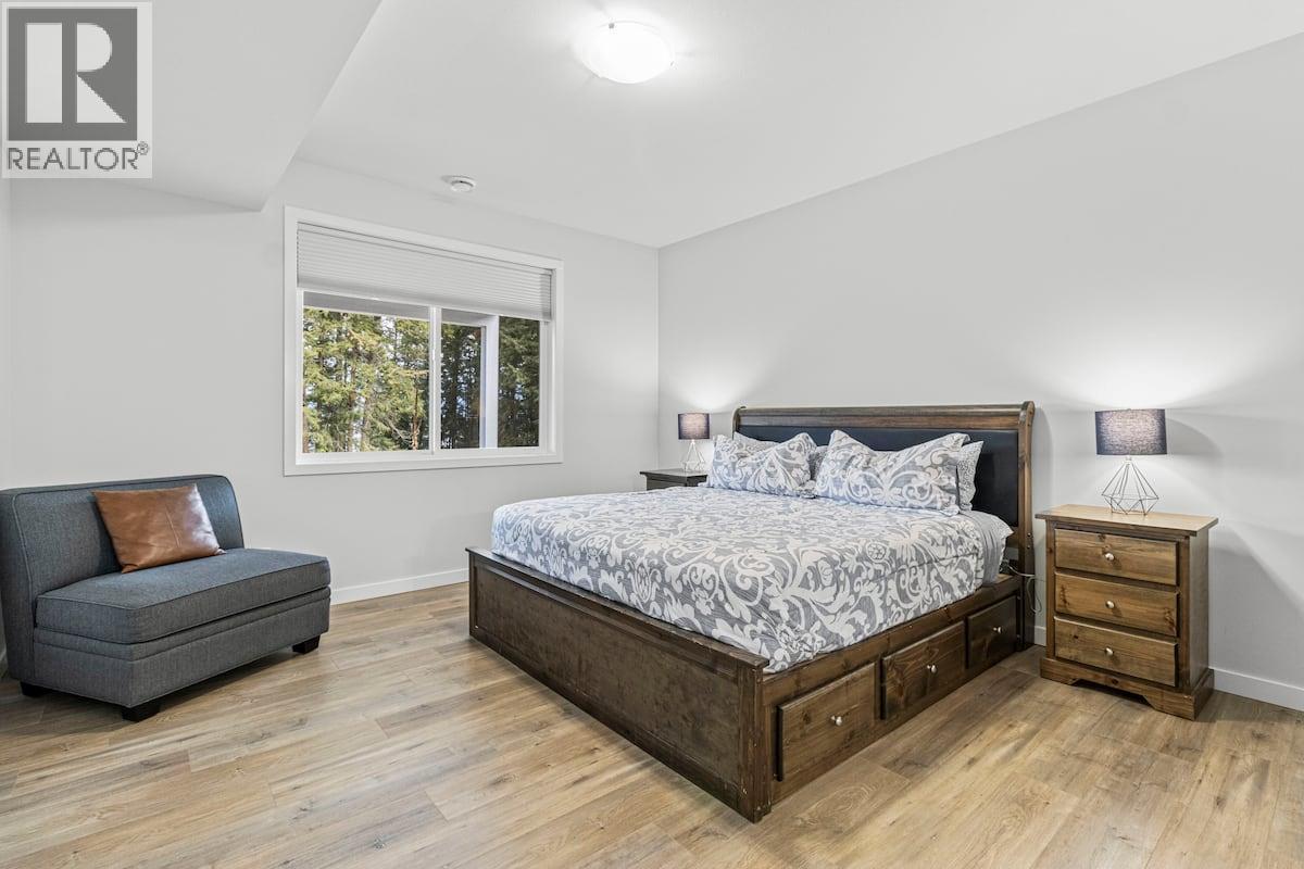 3040 Cedar Drive, Blind Bay, BC - Indoor Photo Showing Bedroom