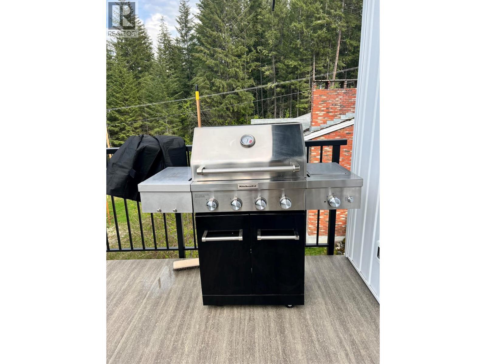 Natural gas hook up for BBQ on the deck - 3040 Cedar Drive, Blind Bay, BC - Outdoor