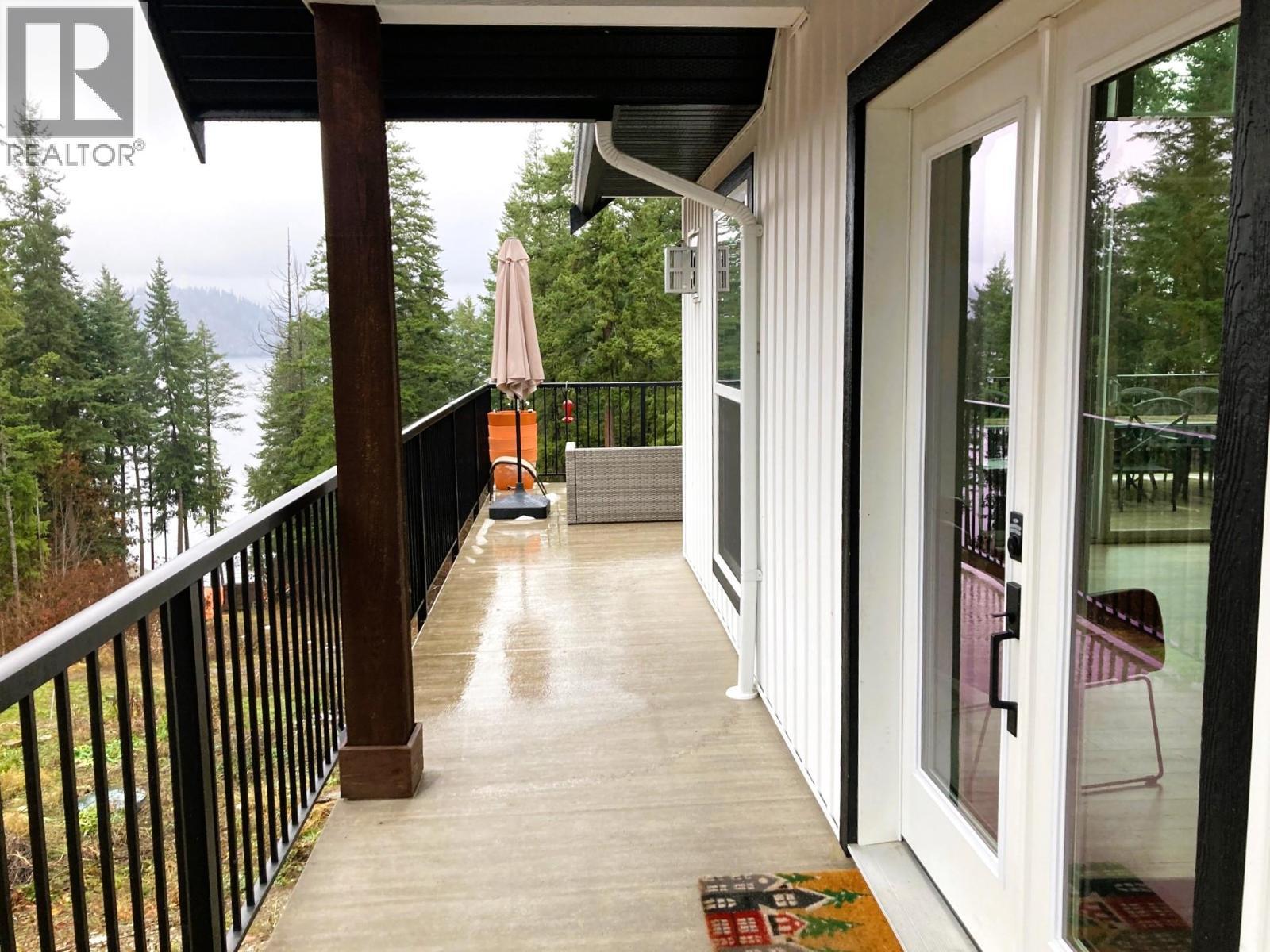 3040 Cedar Drive, Blind Bay, BC - Outdoor With Exterior