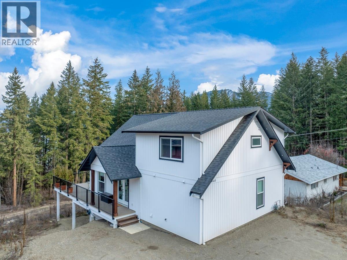 3040 Cedar Drive, Blind Bay, BC - Outdoor