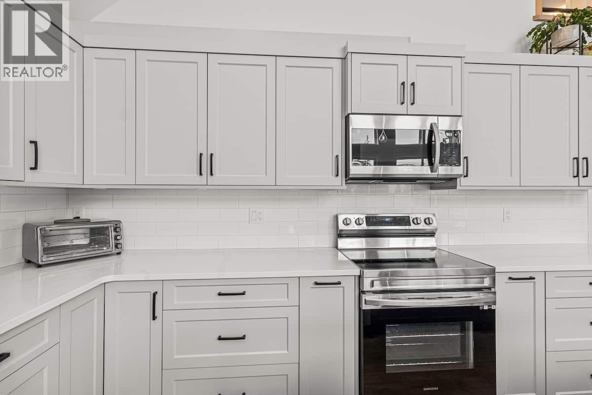 3040 Cedar Drive, Blind Bay, BC - Indoor Photo Showing Kitchen
