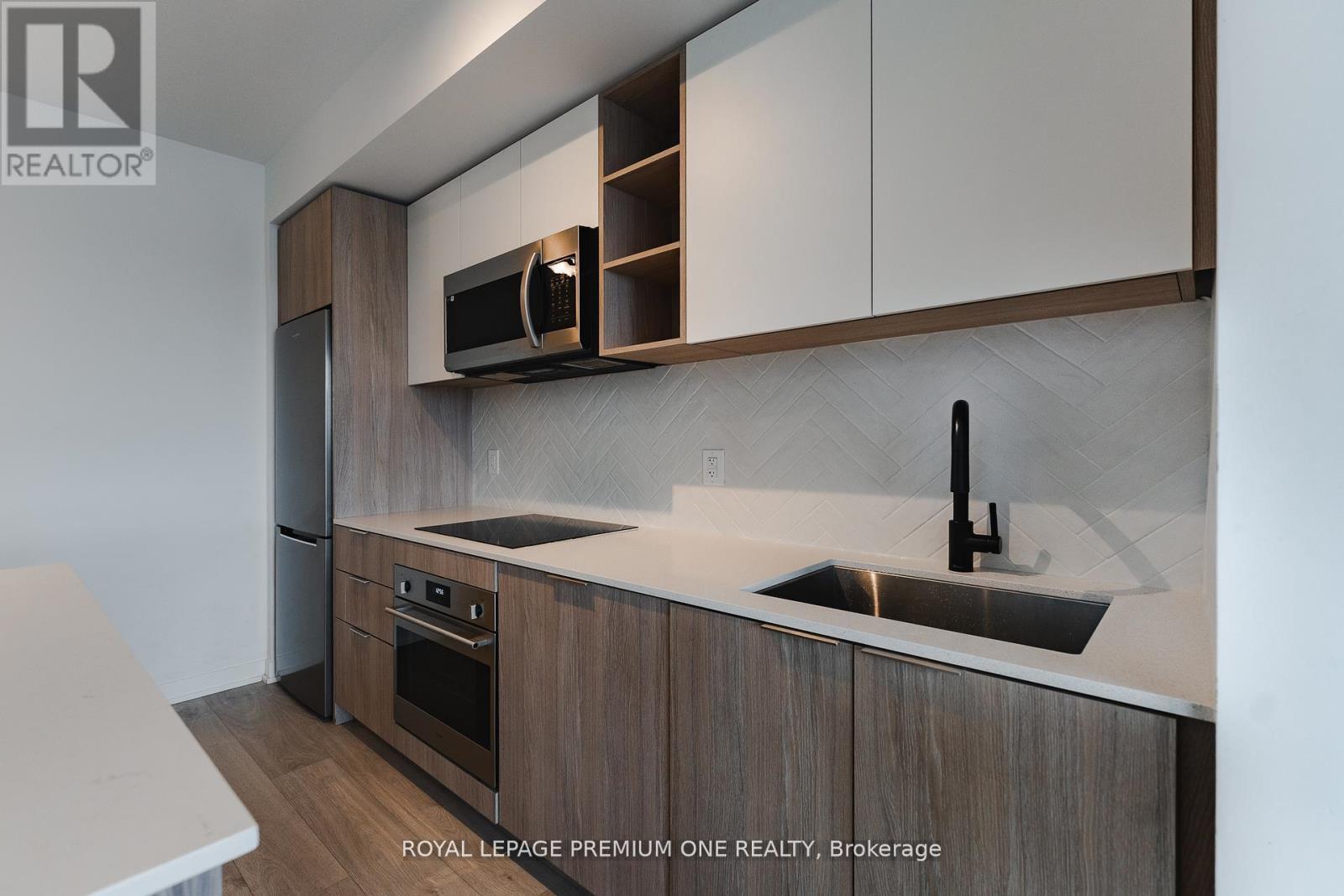 1402 - 36 Zorra Street, Toronto, ON - Indoor Photo Showing Kitchen