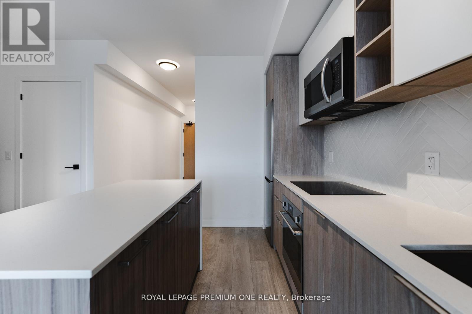 1402 - 36 Zorra Street, Toronto, ON - Indoor Photo Showing Kitchen