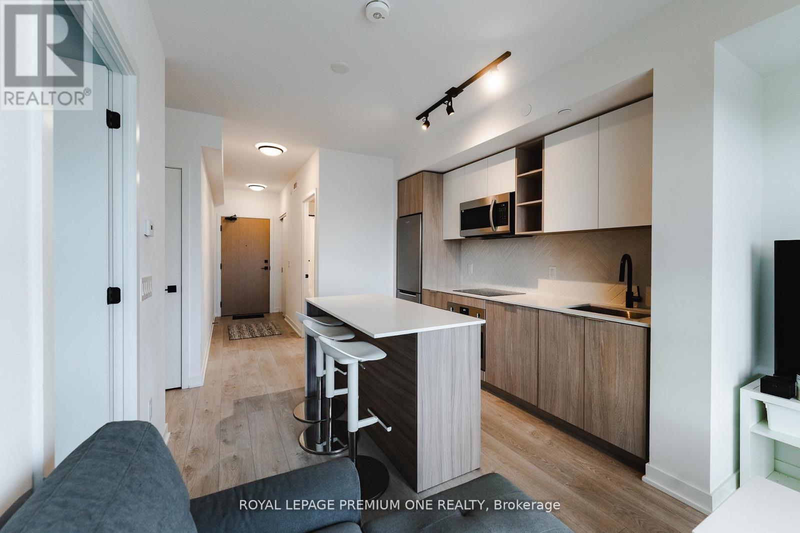 1402 - 36 Zorra Street, Toronto, ON - Indoor Photo Showing Kitchen