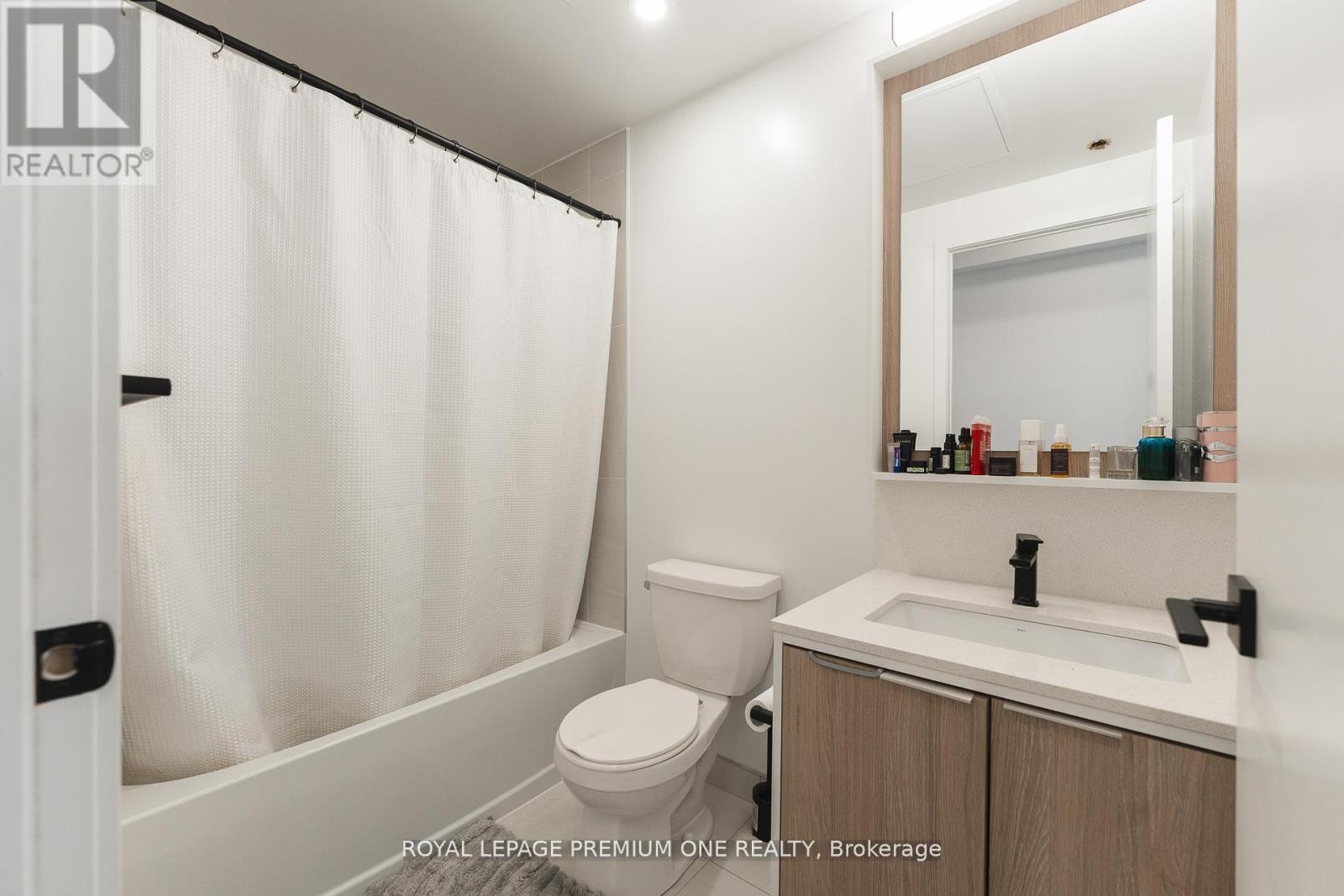 1402 - 36 Zorra Street, Toronto, ON - Indoor Photo Showing Bathroom