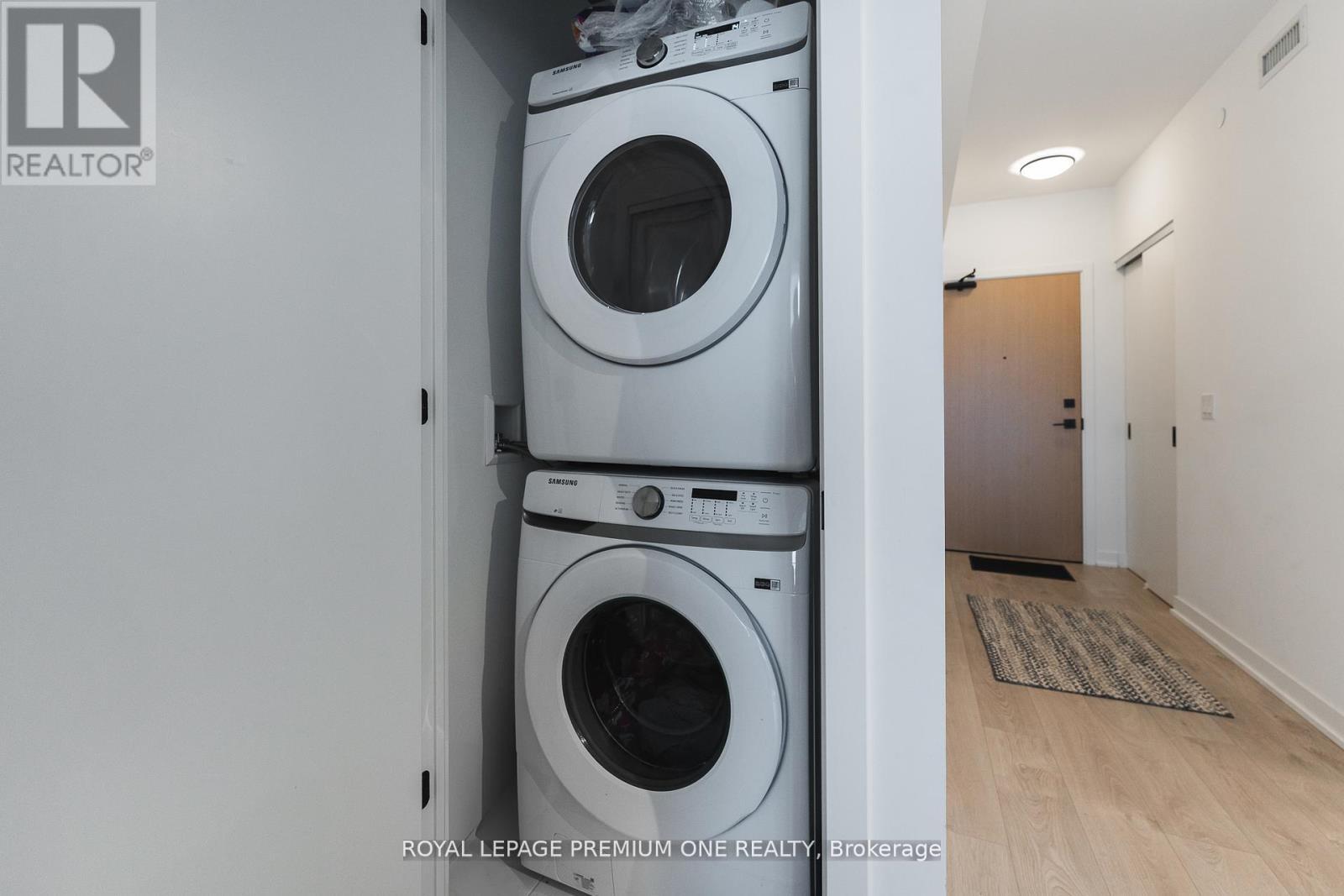 1402 - 36 Zorra Street, Toronto, ON - Indoor Photo Showing Laundry Room