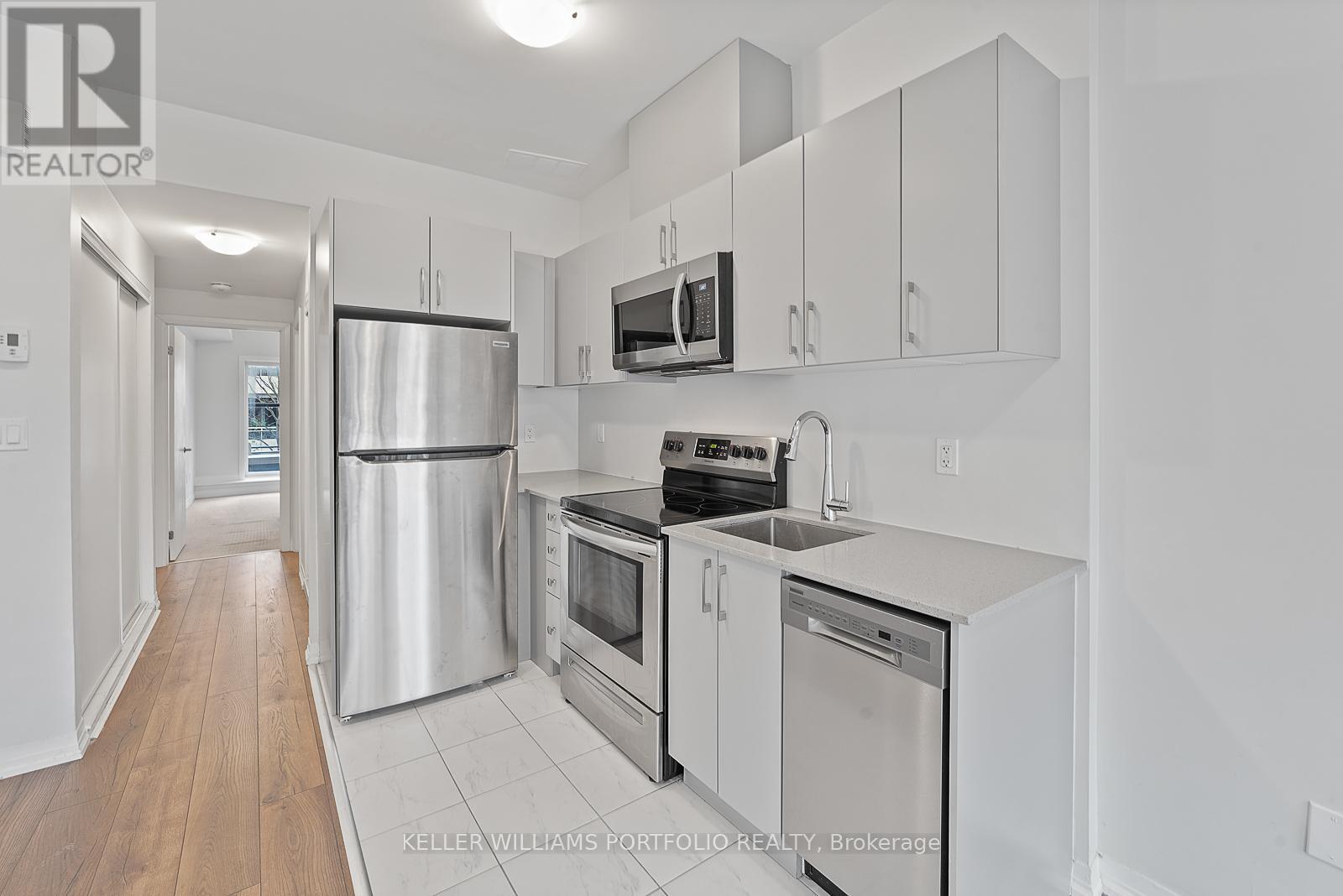245 - 1145 Journeyman Lane, Mississauga, ON - Indoor Photo Showing Kitchen