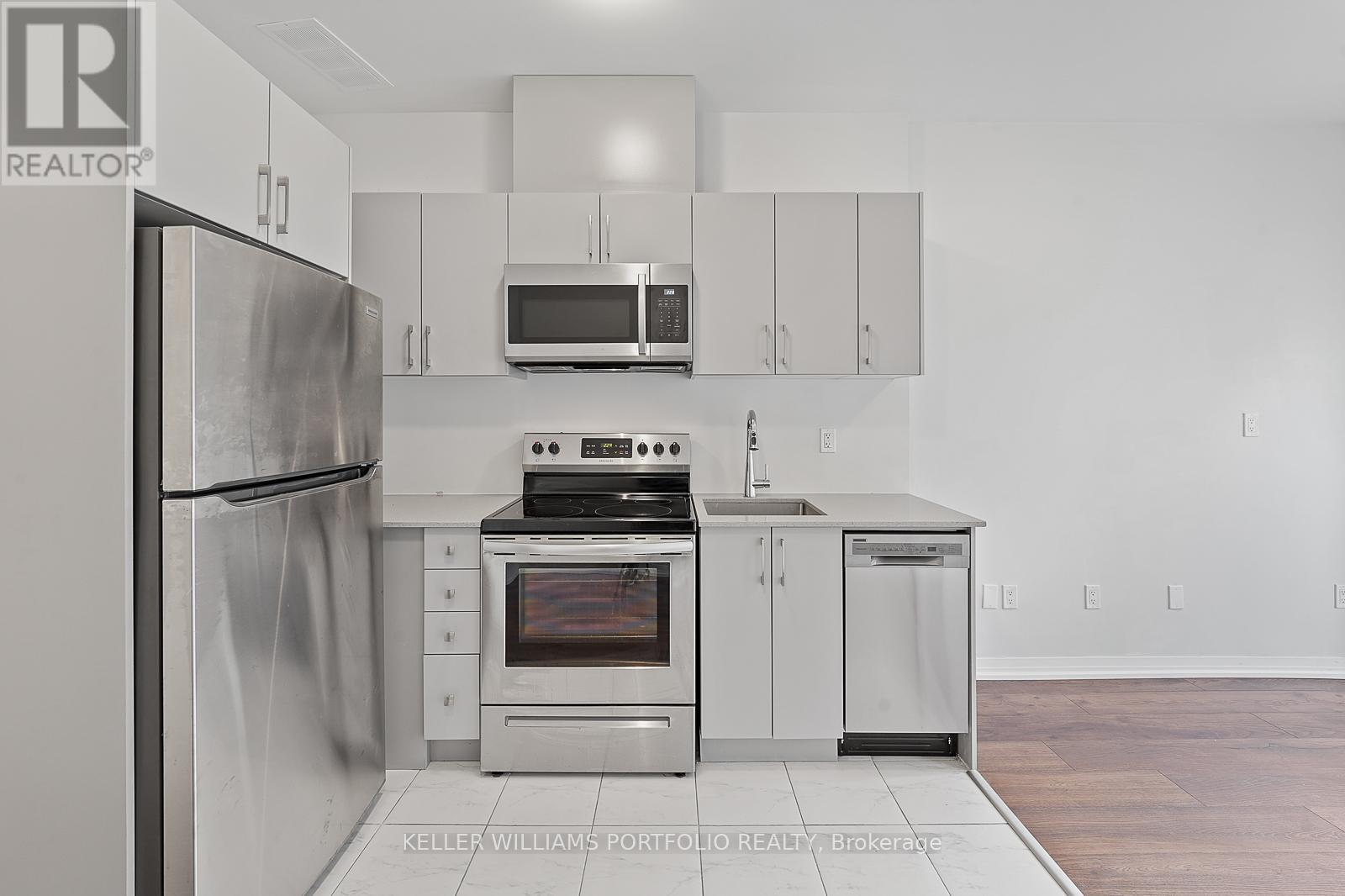 245 - 1145 Journeyman Lane, Mississauga, ON - Indoor Photo Showing Kitchen