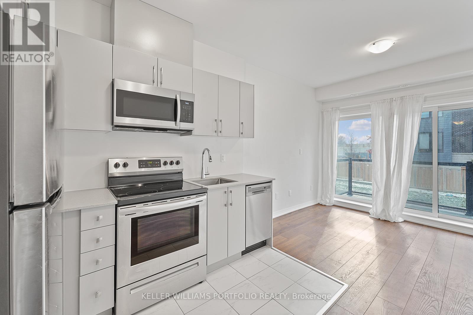 245 - 1145 Journeyman Lane, Mississauga, ON - Indoor Photo Showing Kitchen