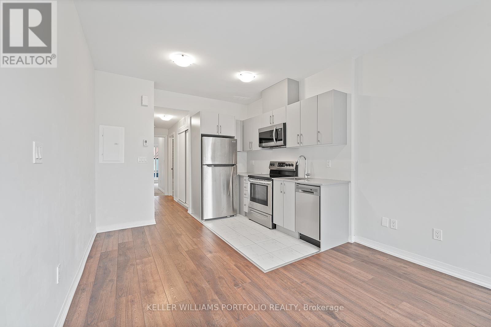 245 - 1145 Journeyman Lane, Mississauga, ON - Indoor Photo Showing Kitchen