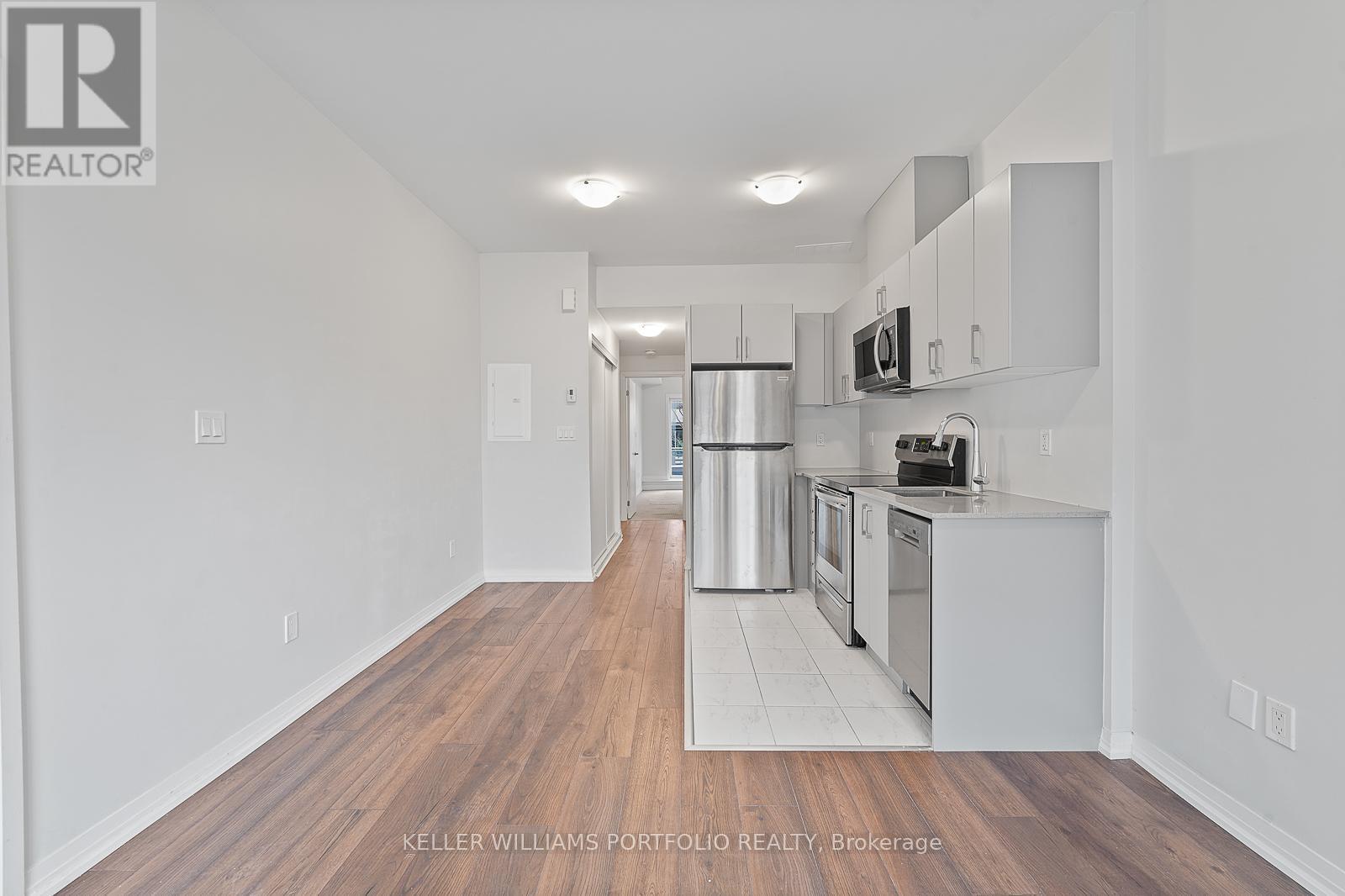 245 - 1145 Journeyman Lane, Mississauga, ON - Indoor Photo Showing Kitchen