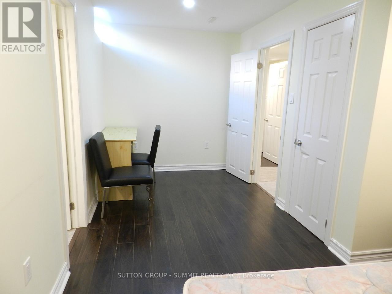 Bsmt, Room #2 - 3735 Pearlstone Drive, Mississauga, ON - Indoor Photo Showing Other Room