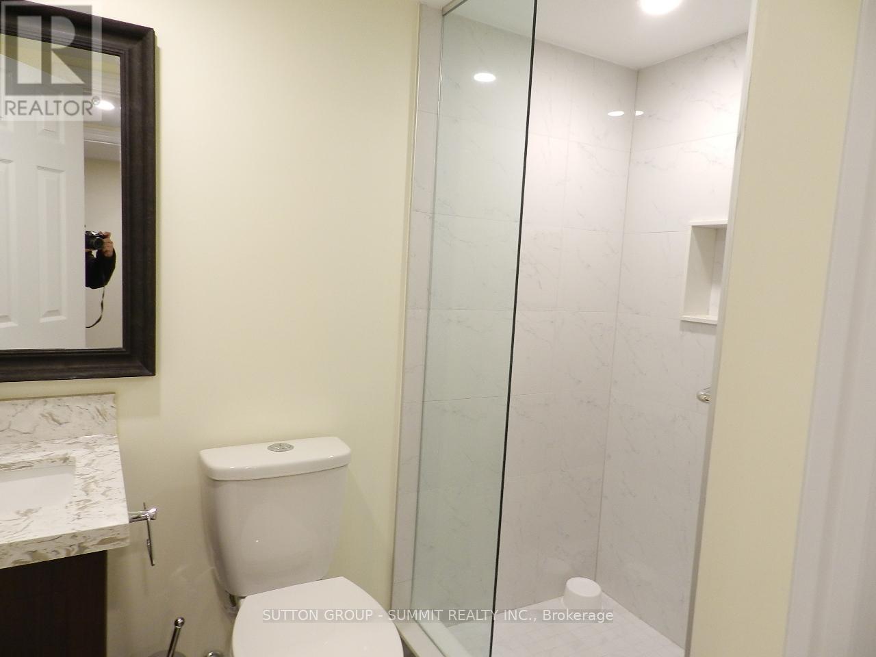Bsmt, Room #2 - 3735 Pearlstone Drive, Mississauga, ON - Indoor Photo Showing Bathroom