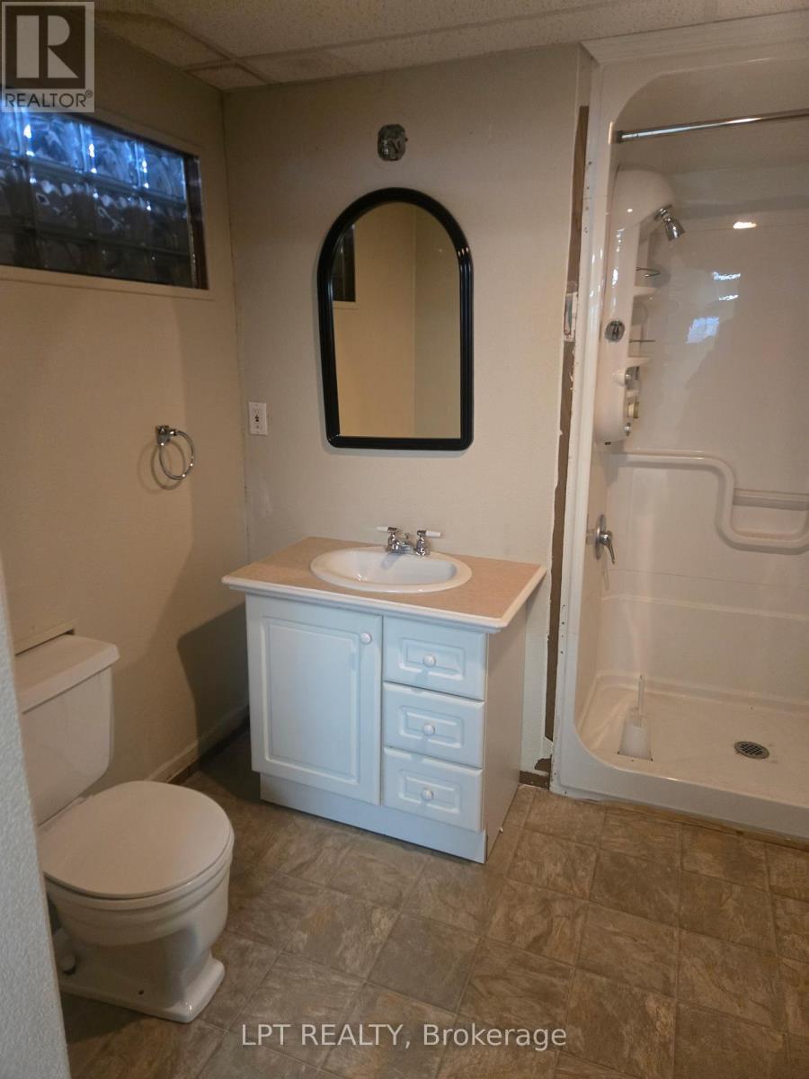 Unit A - 60 Norton Boulevard, Caledon, ON - Indoor Photo Showing Bathroom