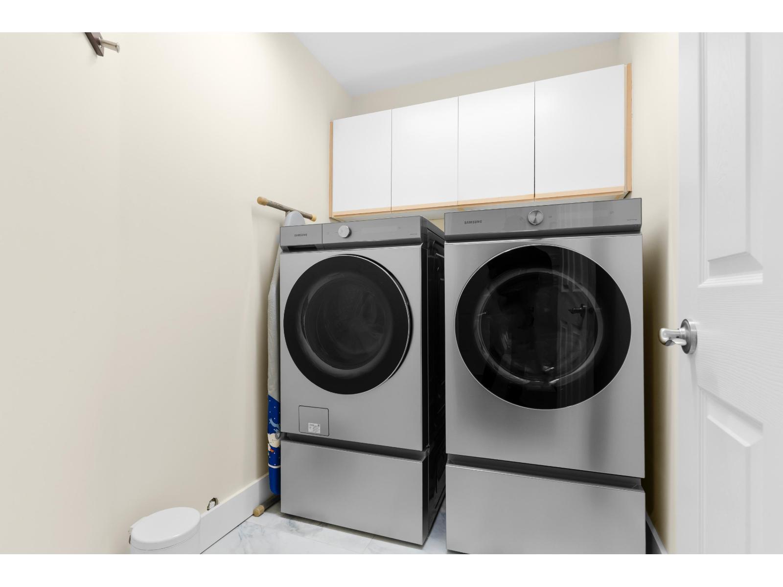 9253 203B Street, Langley, BC - Indoor Photo Showing Laundry Room