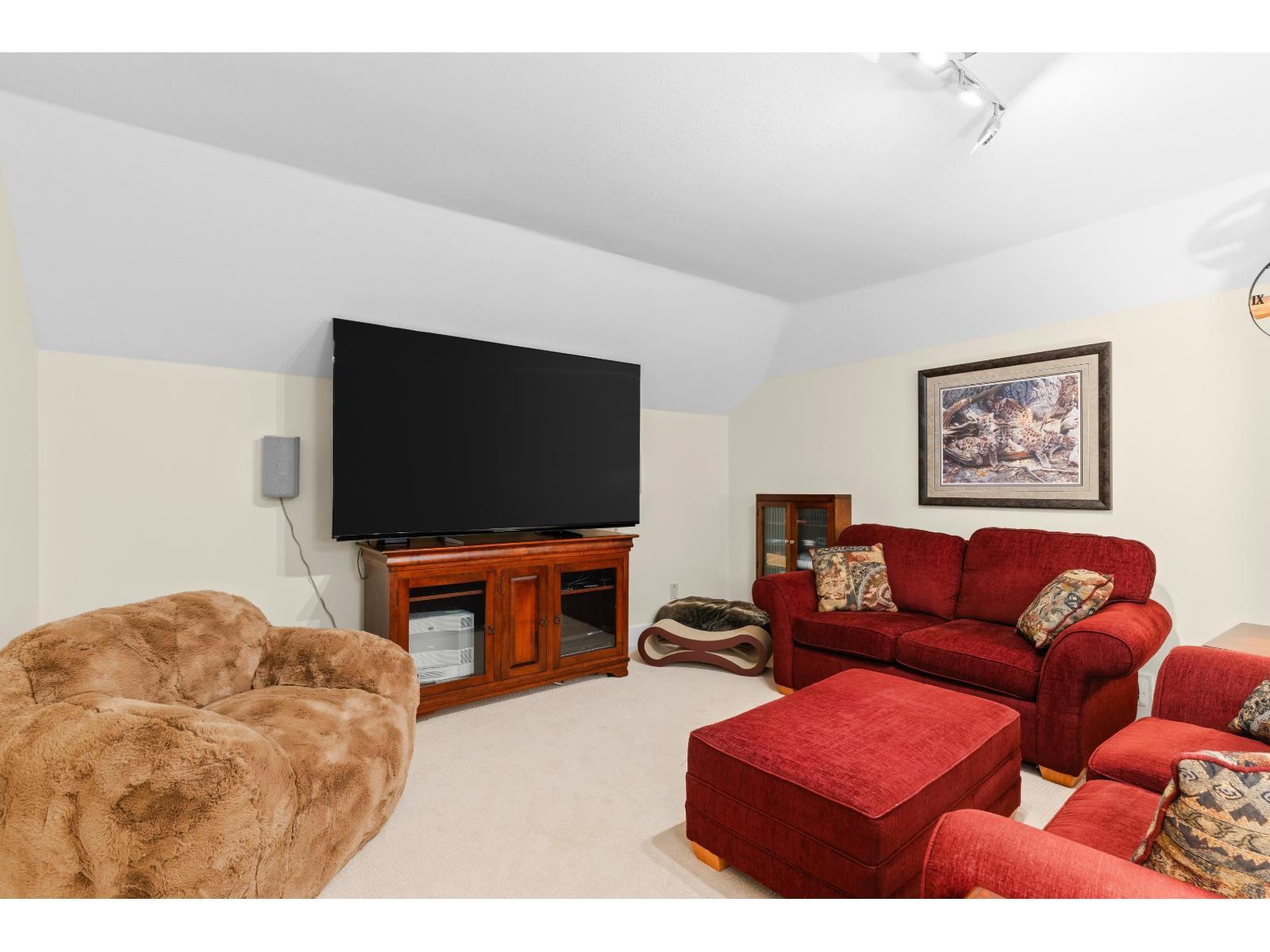 9253 203B Street, Langley, BC - Indoor Photo Showing Living Room