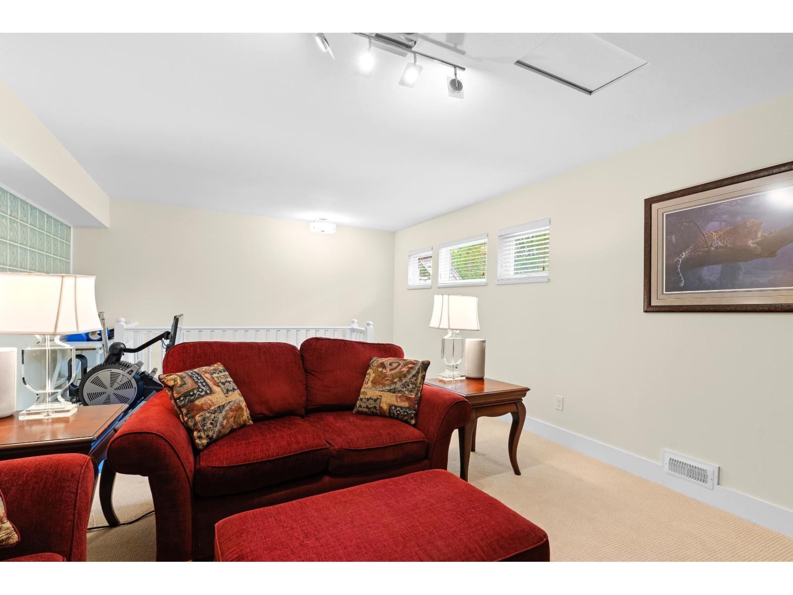 9253 203B Street, Langley, BC - Indoor Photo Showing Living Room