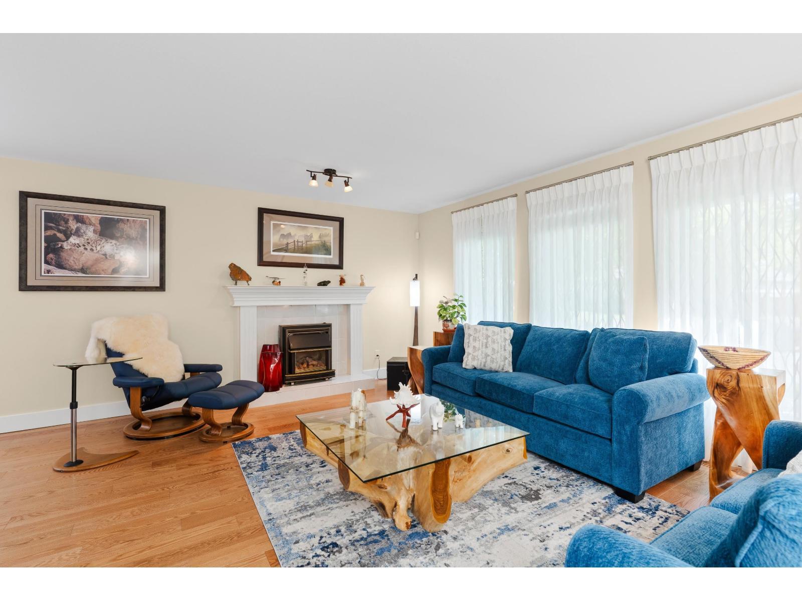 9253 203B Street, Langley, BC - Indoor Photo Showing Living Room With Fireplace