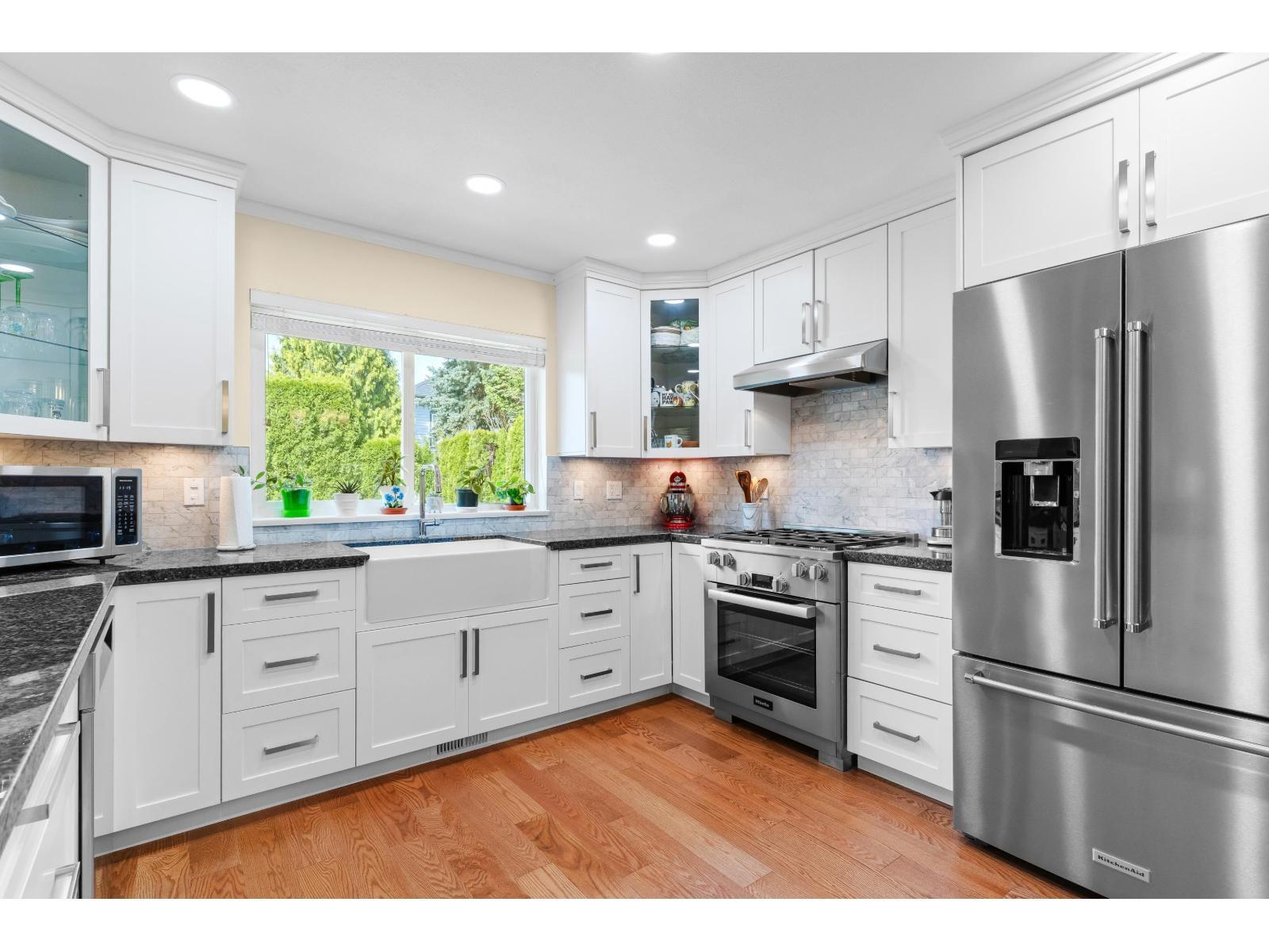 9253 203B Street, Langley, BC - Indoor Photo Showing Kitchen With Upgraded Kitchen