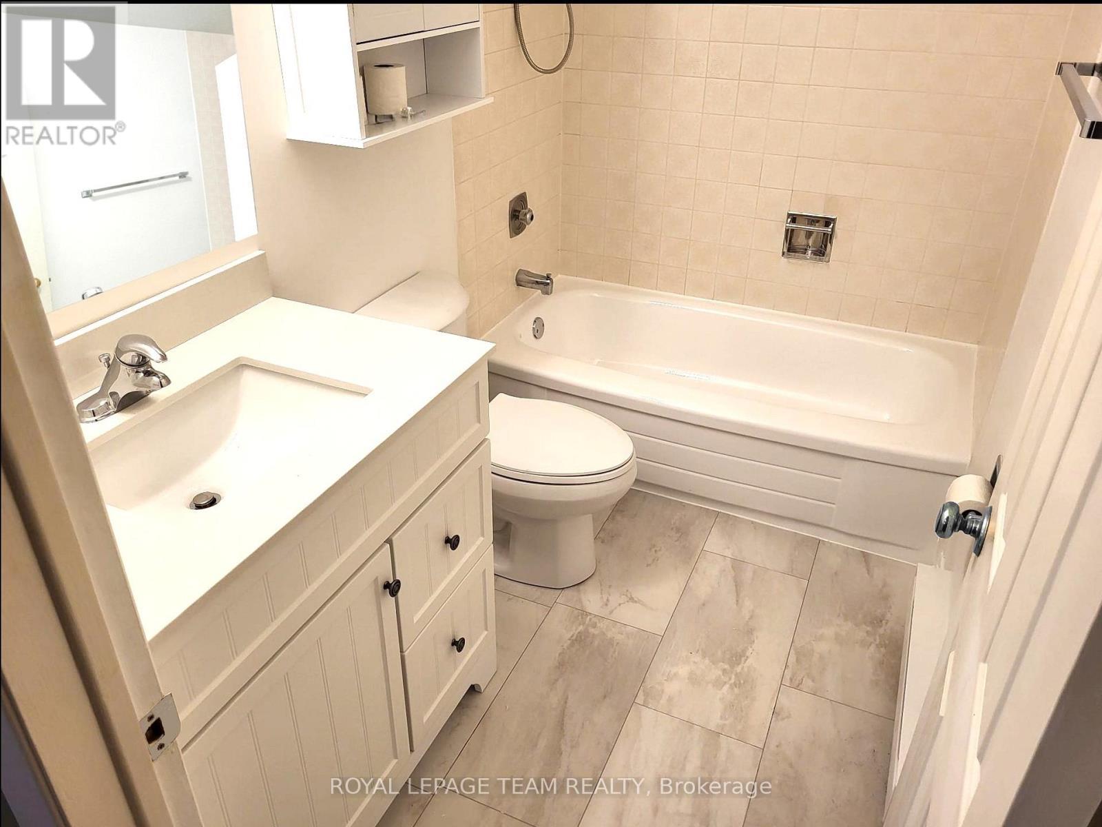 ENSUITE BATHROOM - C - 7 Harness Lane, Ottawa, ON