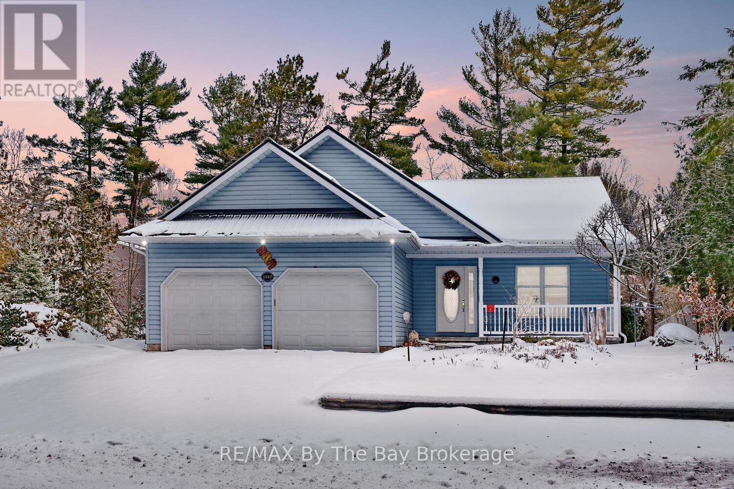 1327 River Road E, Wasaga Beach, ON - Outdoor