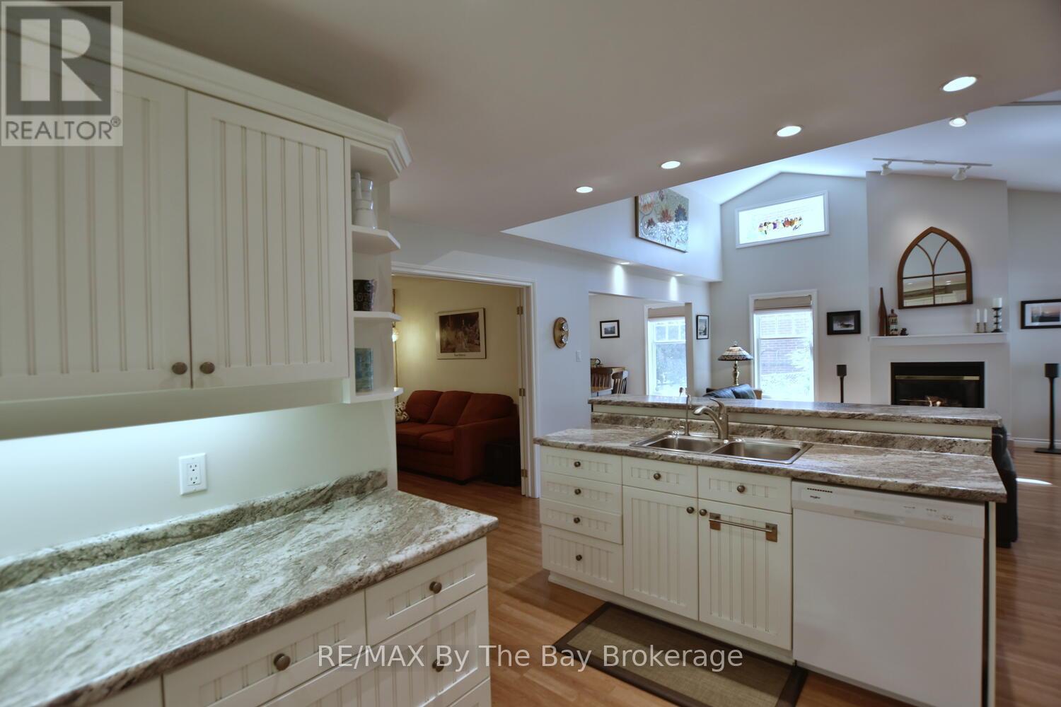 1327 River Road E, Wasaga Beach, ON - Indoor Photo Showing Kitchen With Double Sink