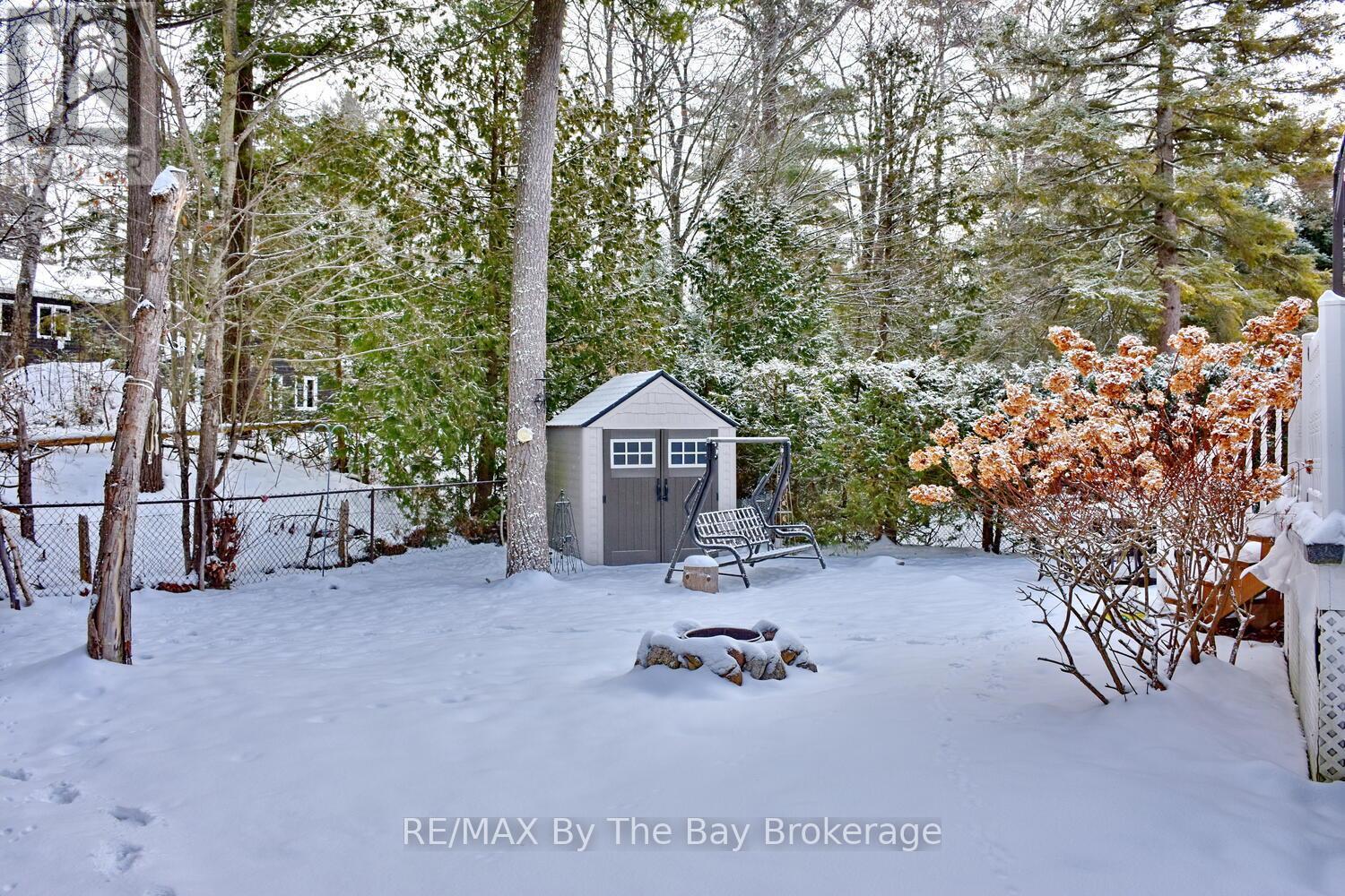 1327 River Road E, Wasaga Beach, ON - Outdoor