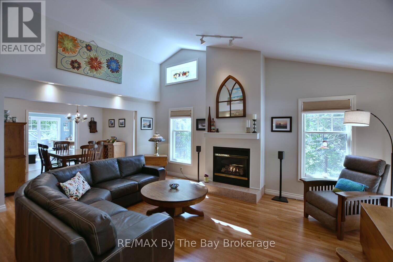 1327 River Road E, Wasaga Beach, ON - Indoor Photo Showing Living Room With Fireplace