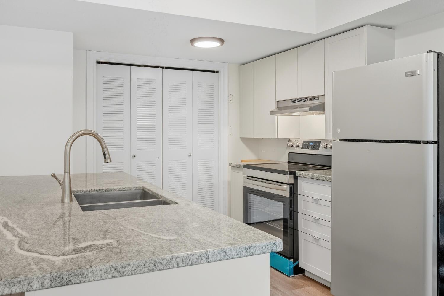 15 3495 147A Street, Surrey, BC - Indoor Photo Showing Kitchen With Double Sink