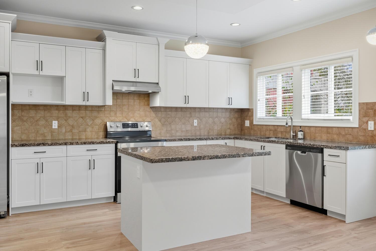 15 3495 147A Street, Surrey, BC - Indoor Photo Showing Kitchen With Upgraded Kitchen