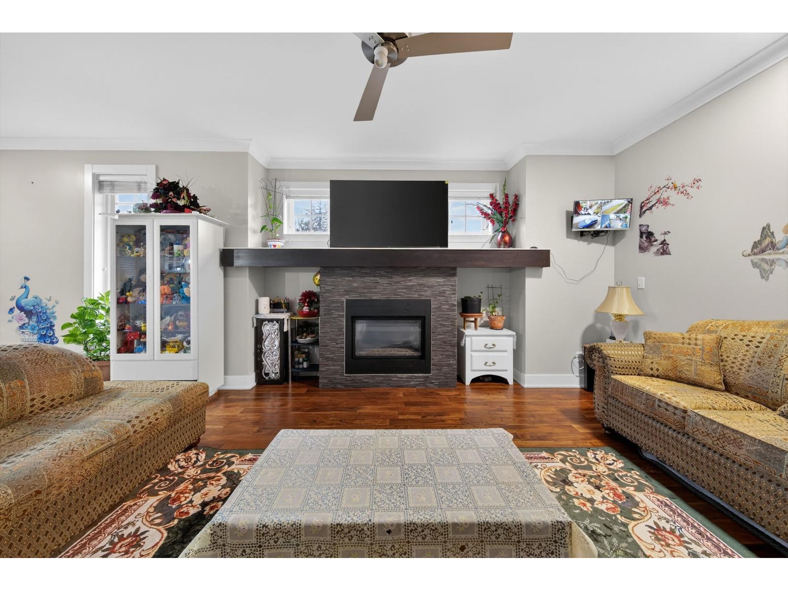 14191 60 Avenue, Surrey, BC - Indoor Photo Showing Living Room With Fireplace