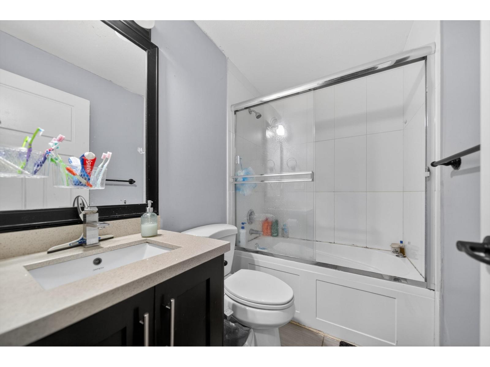 14191 60 Avenue, Surrey, BC - Indoor Photo Showing Bathroom
